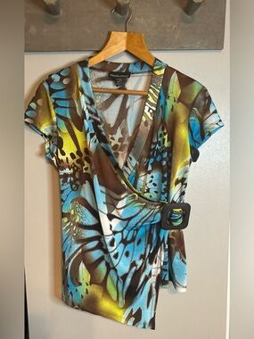 Frank Lyman wrap top